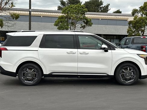 New 2026 Kia Carnival SX image 3