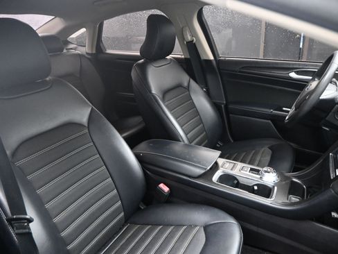 Used 2018 Ford Fusion SE w/ Equipment Group 201A image 22