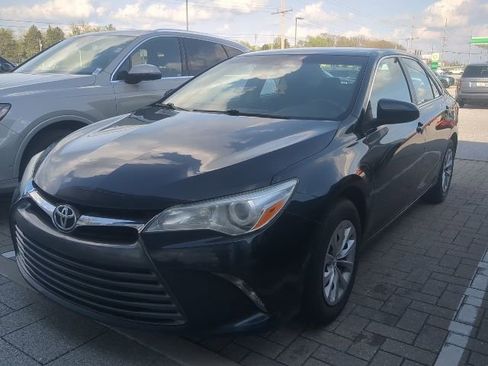 Used 2015 Toyota Camry LE image 1