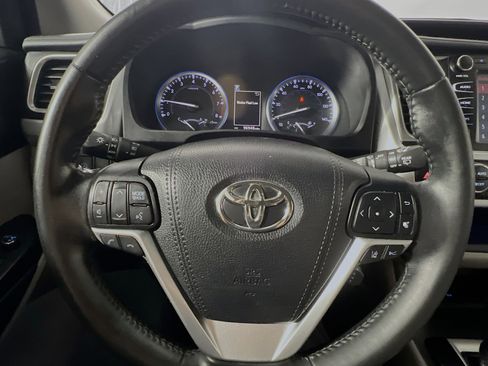 Used 2017 Toyota Highlander Limited image 18