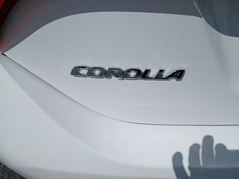 Used 2018 Toyota Corolla LE FWD image 5
