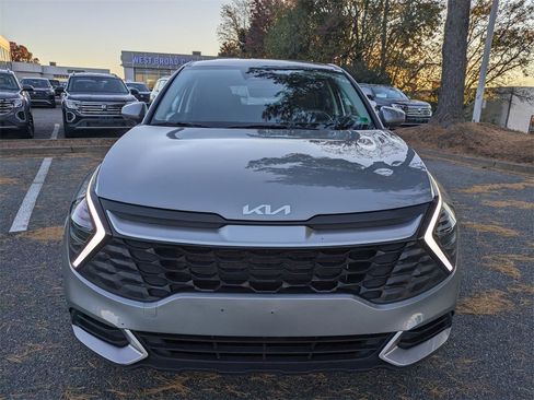 Used 2024 Kia Sportage LX image 9