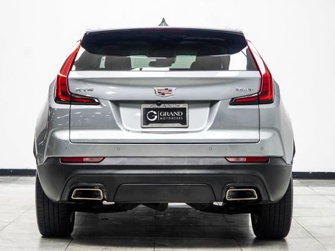 Used 2023 Cadillac XT4 Luxury w/ Cold Weather Package FWD image 11