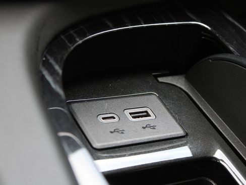 Used 2023 Cadillac Escalade ESV V AWD/4WD image 18