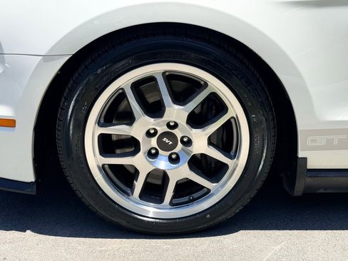 Used 2010 Ford Mustang Shelby GT500 RWD image 13