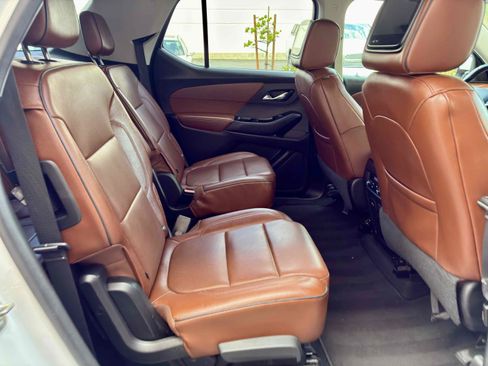 Used 2018 Chevrolet Traverse High Country w/ LPO, 'HIT The Road' Package AWD/4WD image 44