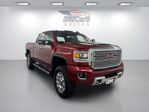 Used 2018 GMC Sierra 2500 Denali w/ Duramax Plus Package image 3
