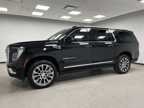 Used 2026 GMC Yukon XL Denali w/ Sun & Power Step Package AWD/4WD image 6