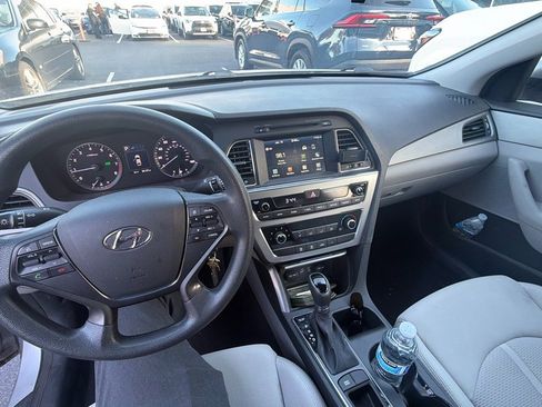 Used 2016 Hyundai Sonata SE image 4