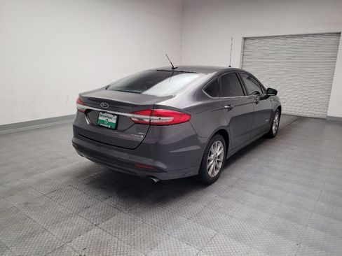 Used 2017 Ford Fusion SE FWD image 9