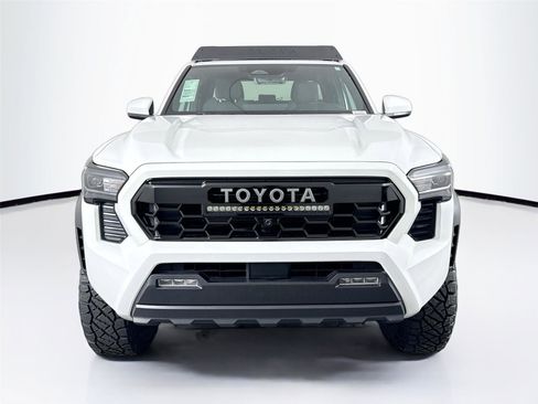 Used 2025 Toyota Tacoma TRD Off-Road AWD/4WD image 9