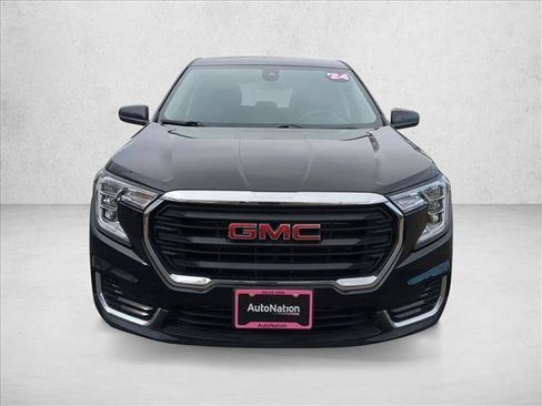 Used 2024 GMC Terrain SLE image 2