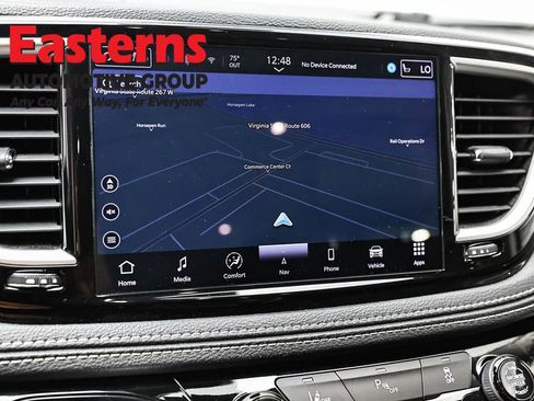 Used 2024 Chrysler Pacifica Select image 18