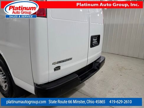 Used 2017 Chevrolet Express 3500 Extended RWD image 11