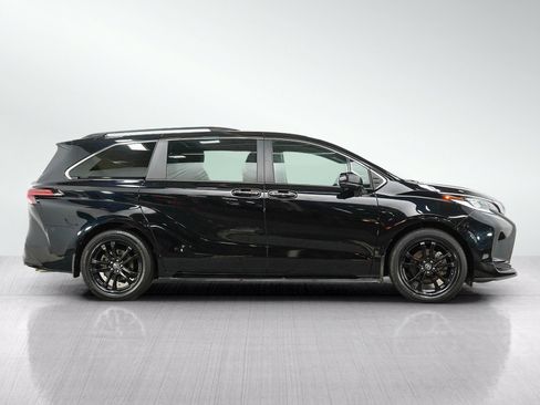 Used 2024 Toyota Sienna XSE FWD image 6