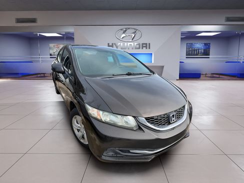 Used 2013 Honda Civic LX image 2