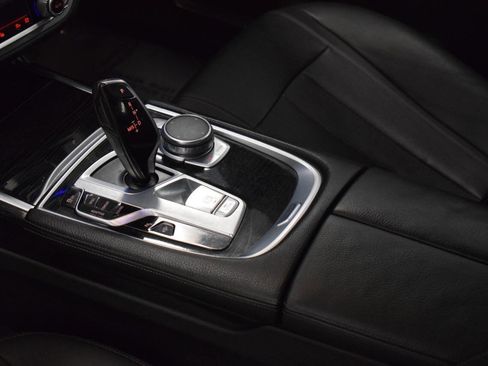 Used 2016 BMW 740i image 41