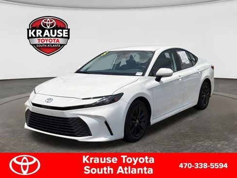 Used 2025 Toyota Camry LE w/ Convenience Package FWD image 1