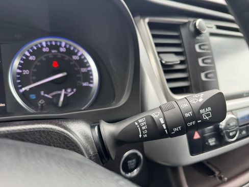 Used 2019 Toyota Highlander XLE image 21
