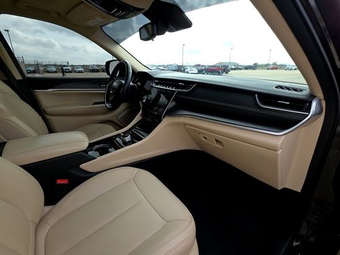 Used 2021 Jeep Grand Cherokee L Limited image 19