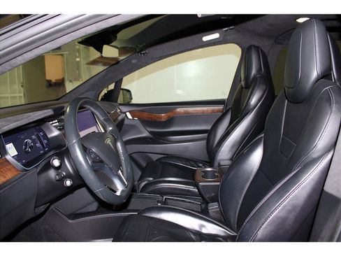 Used 2017 Tesla Model X 75D image 11