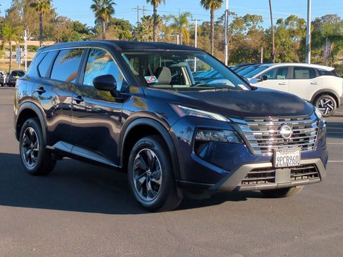 Certified 2025 Nissan Rogue SV image 2