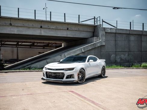 Used 2018 Chevrolet Camaro ZL1 RWD image 19