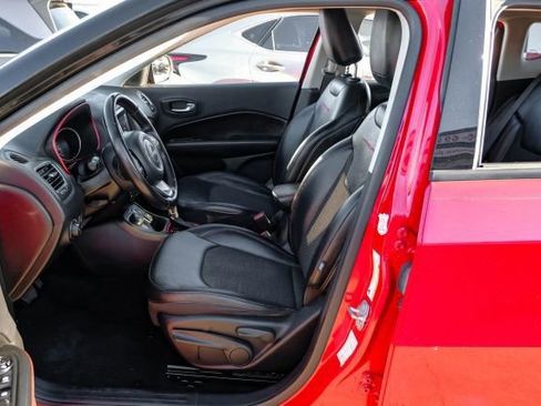 Used 2019 Jeep Compass Trailhawk image 4