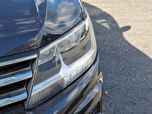 Used 2019 Volkswagen Tiguan SEL AWD/4WD image 35