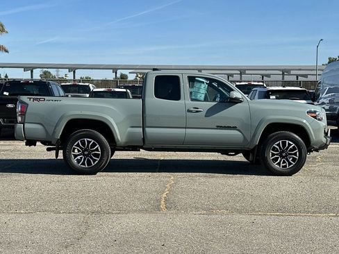Used 2023 Toyota Tacoma TRD Sport RWD image 2