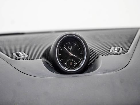 Used 2017 Maserati Levante w/ Luxury Package AWD/4WD image 26