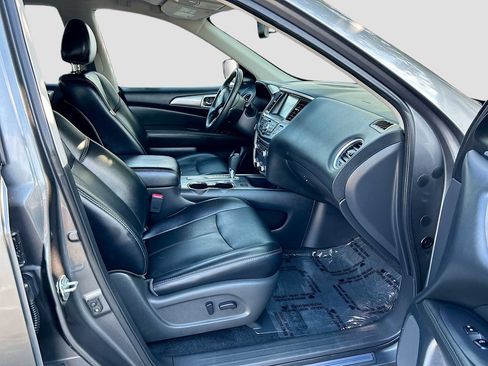Used 2019 Nissan Pathfinder SL FWD image 29