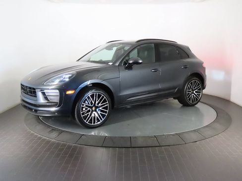 Certified 2026 Porsche Macan AWD/4WD image 1