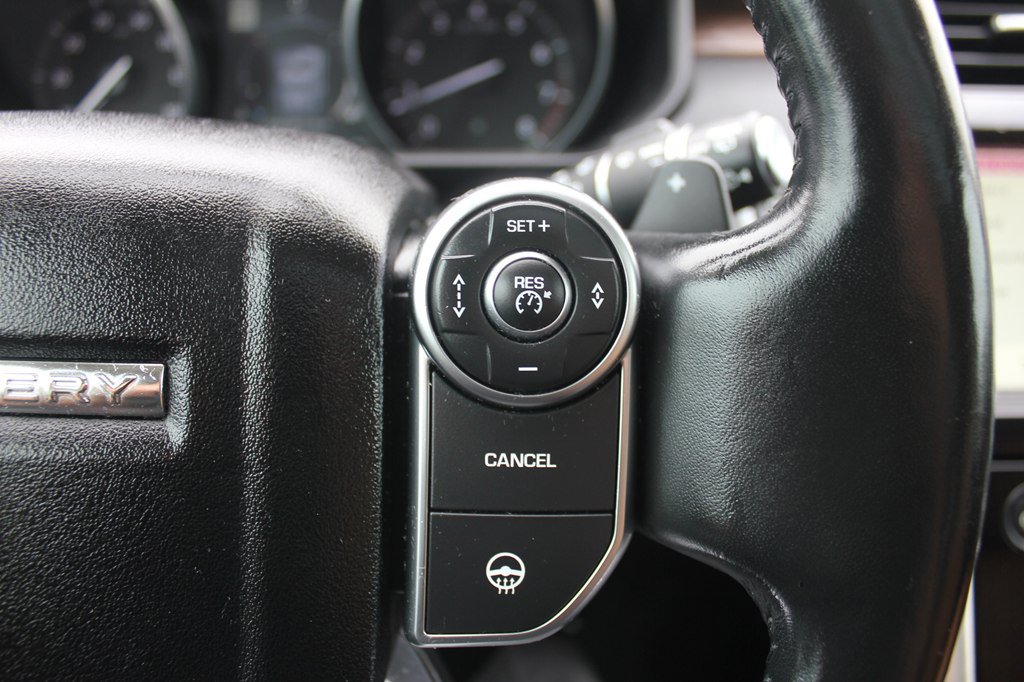 Used 2017 Land Rover Discovery HSE AWD/4WD image 13