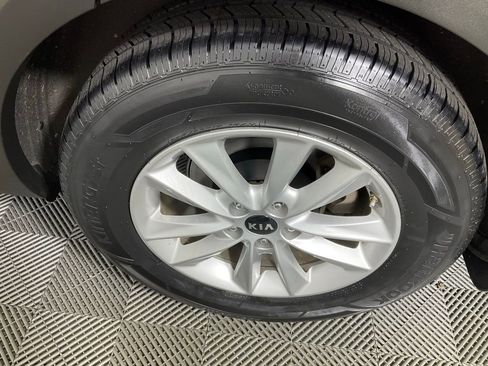 Used 2020 Kia Sorento LX image 7