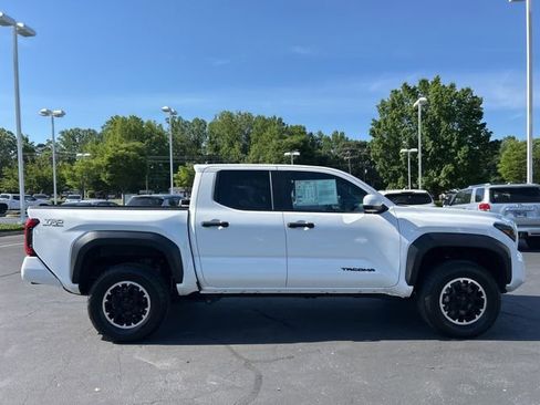 Used 2024 Toyota Tacoma TRD Off-Road AWD/4WD image 5