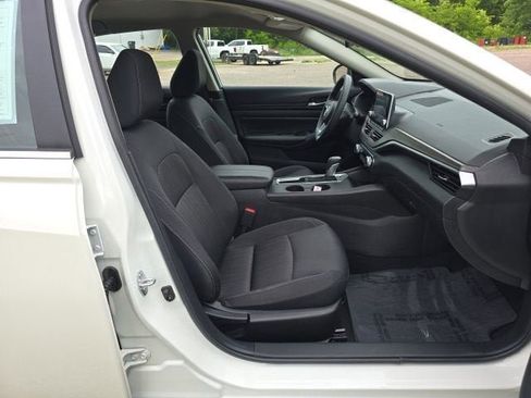 Used 2025 Nissan Altima 2.5 SV FWD image 30