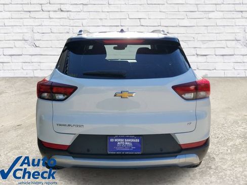 Used 2025 Chevrolet TrailBlazer LT w/ Driver Confidence Package FWD image 3