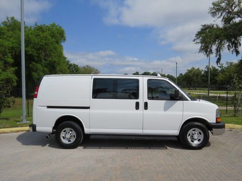 Used 2016 Chevrolet Express 3500 image 30