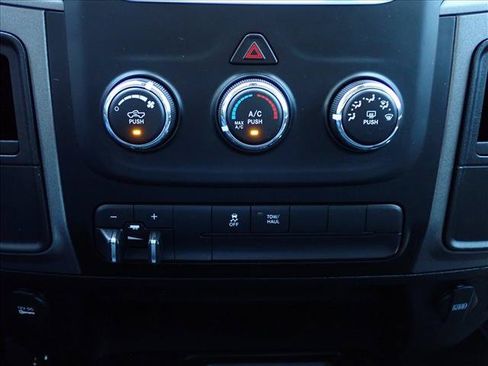 Used 2018 RAM 2500 Tradesman w/ Chrome Appearance Group AWD/4WD image 17