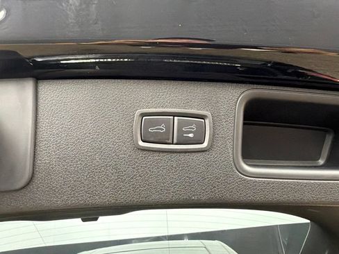Used 2024 Porsche Macan AWD/4WD image 37