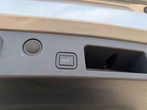 Used 2025 Chevrolet Equinox RS image 33