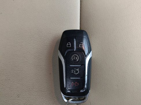 Used 2017 Ford Explorer XLT w/ Equipment Group 202A AWD/4WD image 32