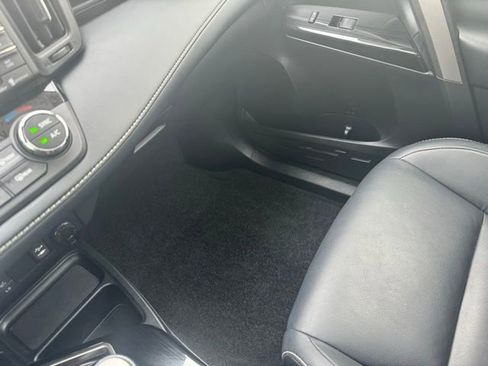 Certified 2018 Toyota RAV4 Limited w/ Carpet Mat Package image 22