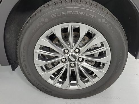 Used 2025 Cadillac XT4 Premium Luxury FWD image 10
