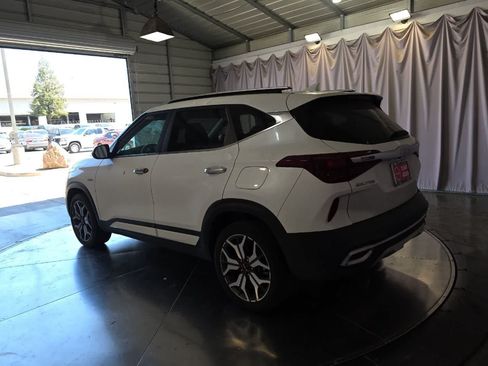 Used 2022 Kia Seltos SX w/ Sunroof Package AWD/4WD image 7