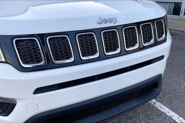 Used 2018 Jeep Compass Latitude w/ Popular Equipment Group FWD image 7