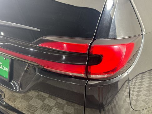 Used 2022 Chrysler Pacifica Touring-L w/ S Appearance Package image 31