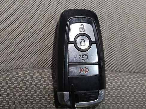 Used 2020 Ford Fusion SE image 32