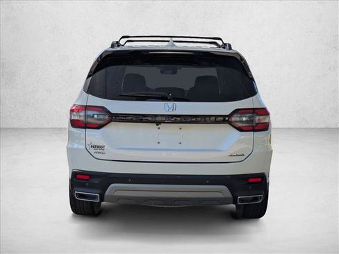 Used 2023 Honda Pilot Touring image 6